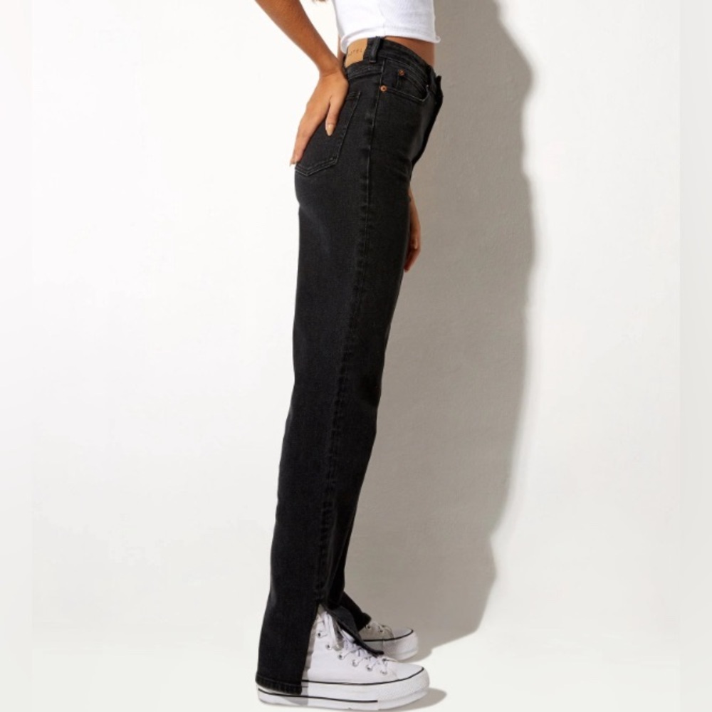 BLACK STRAIGHT LEG JEANS